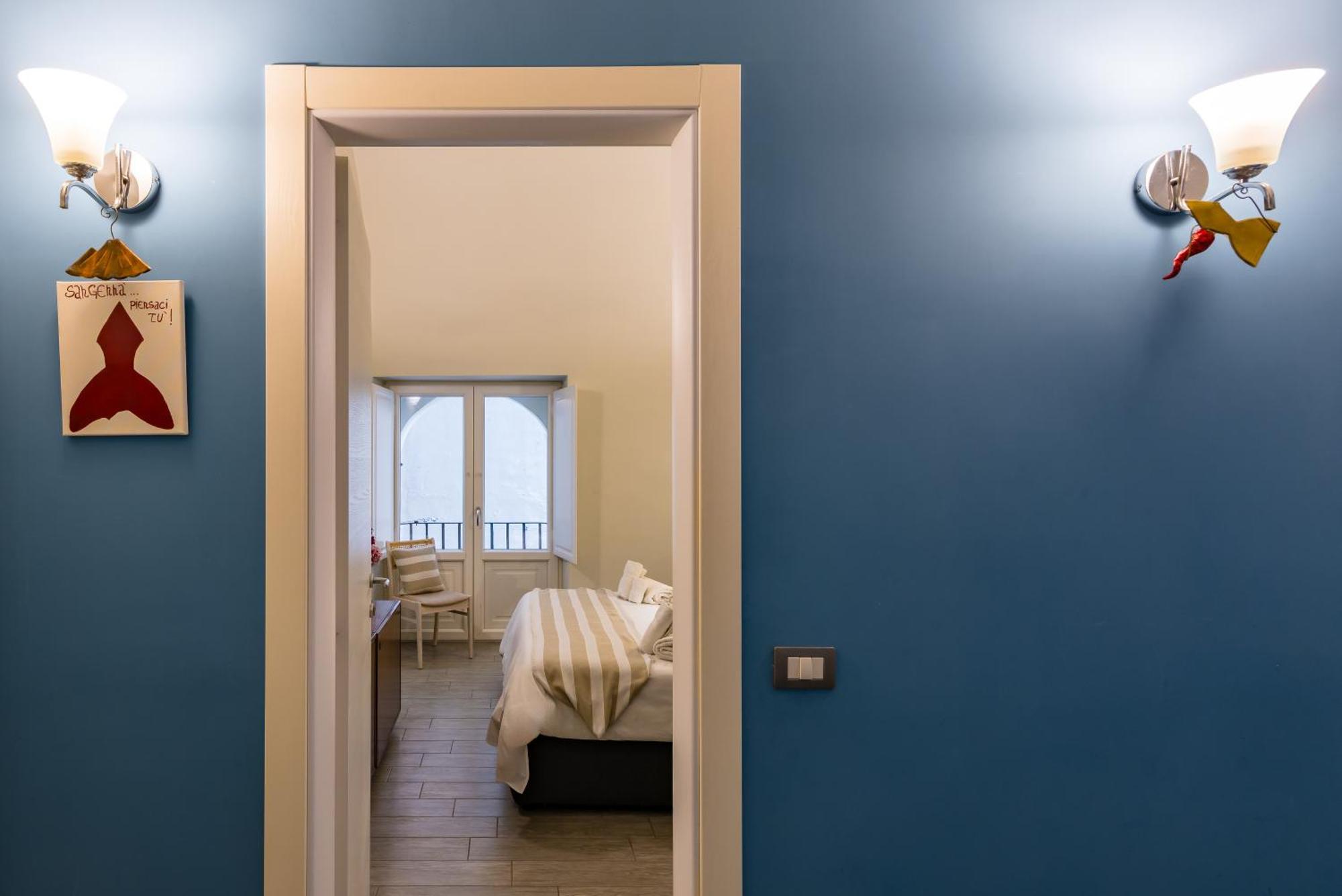Tribunali231 Napoli Bagian luar foto